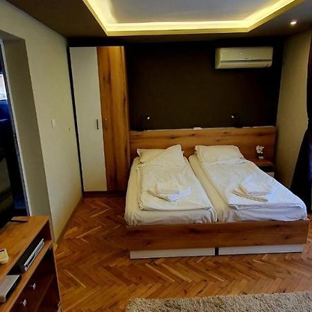 Ivet Guest Rooms Varna Exterior foto